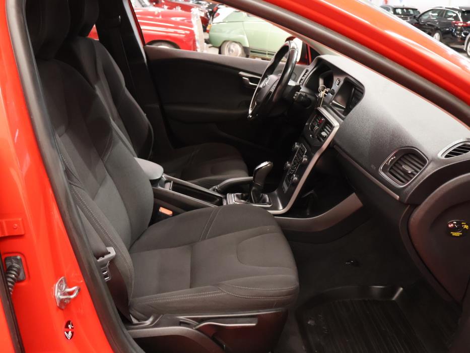 VOLVO V40 2014