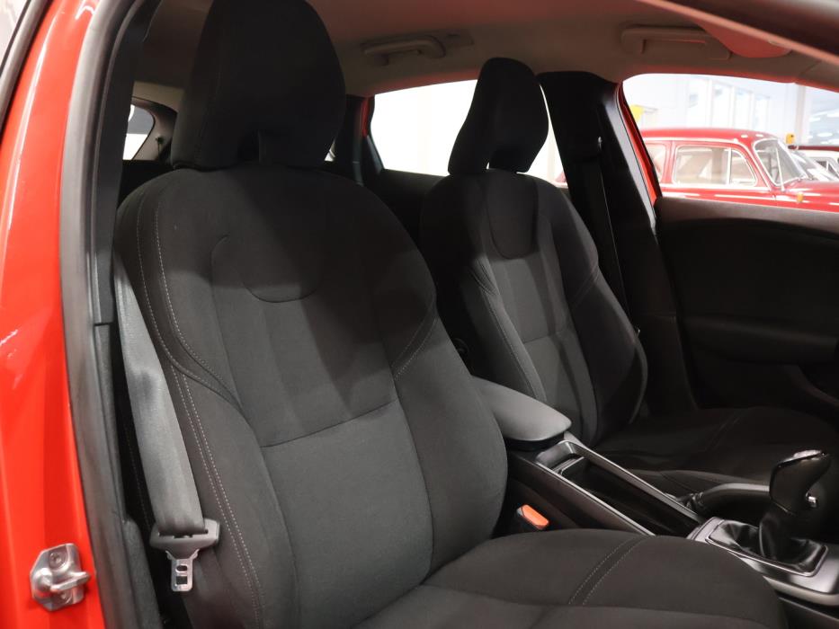 VOLVO V40 2014