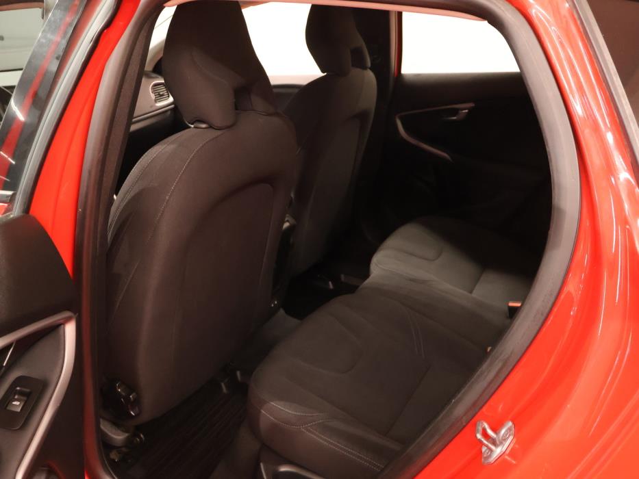 VOLVO V40 2014