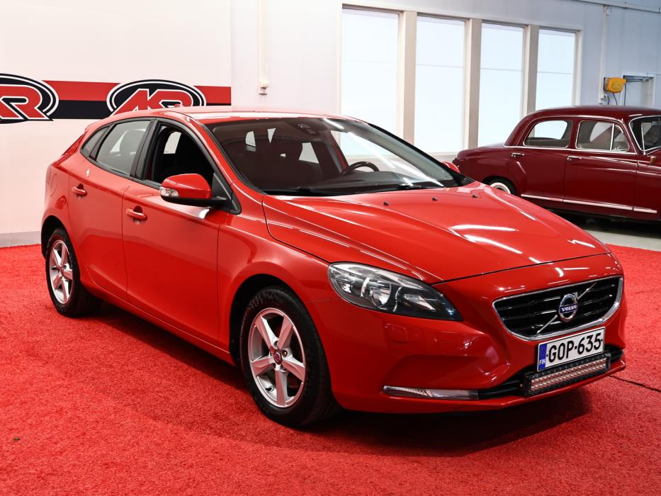 VOLVO V40 2014