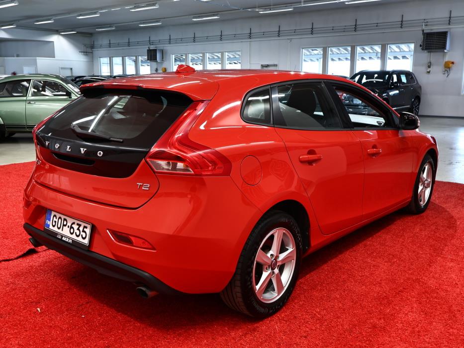 VOLVO V40 2014