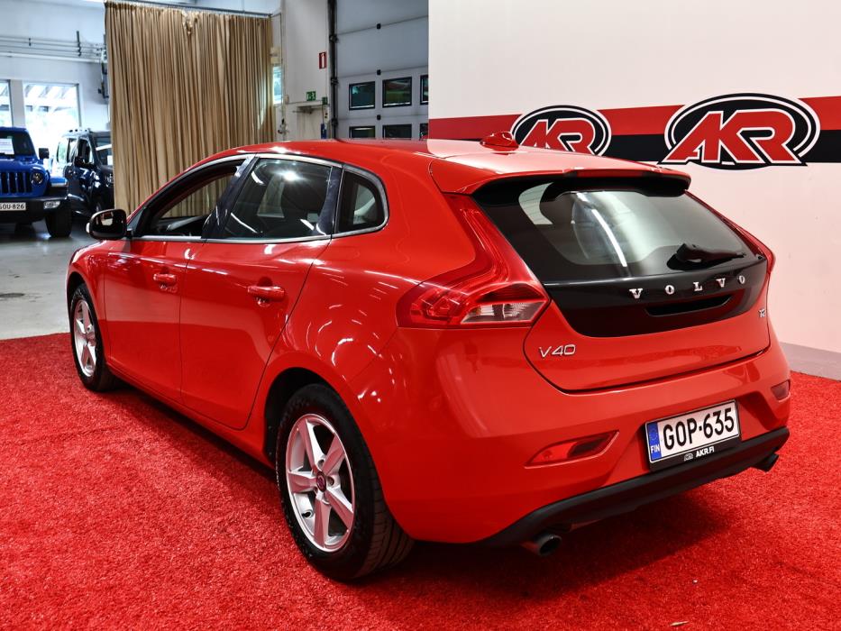 VOLVO V40 2014