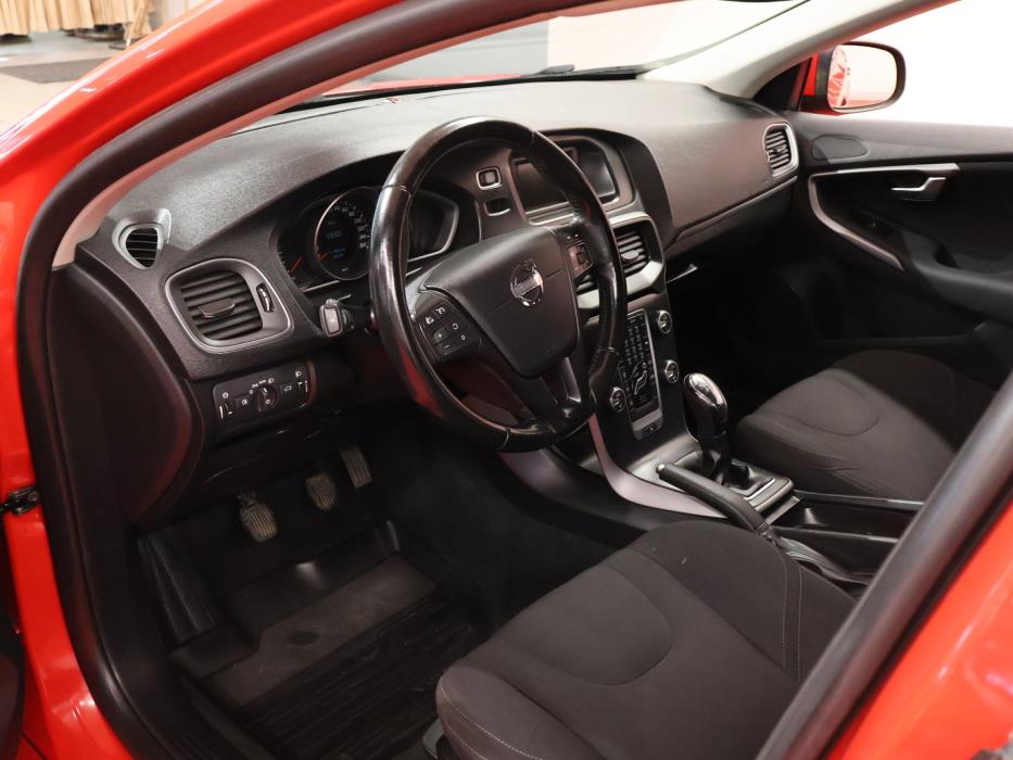 VOLVO V40 2014