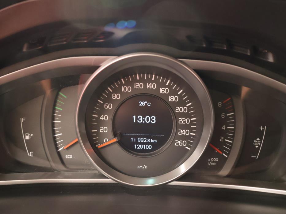 VOLVO V40 2014