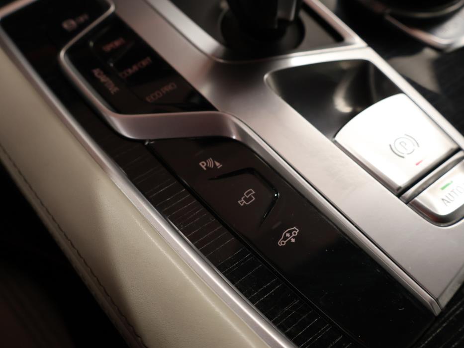 BMW 730 2016