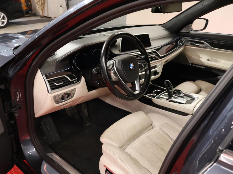 BMW 730 2016
