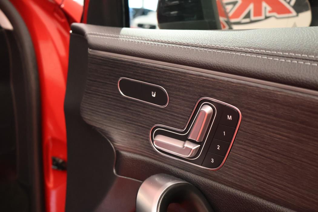 MERCEDES-BENZ A 2020