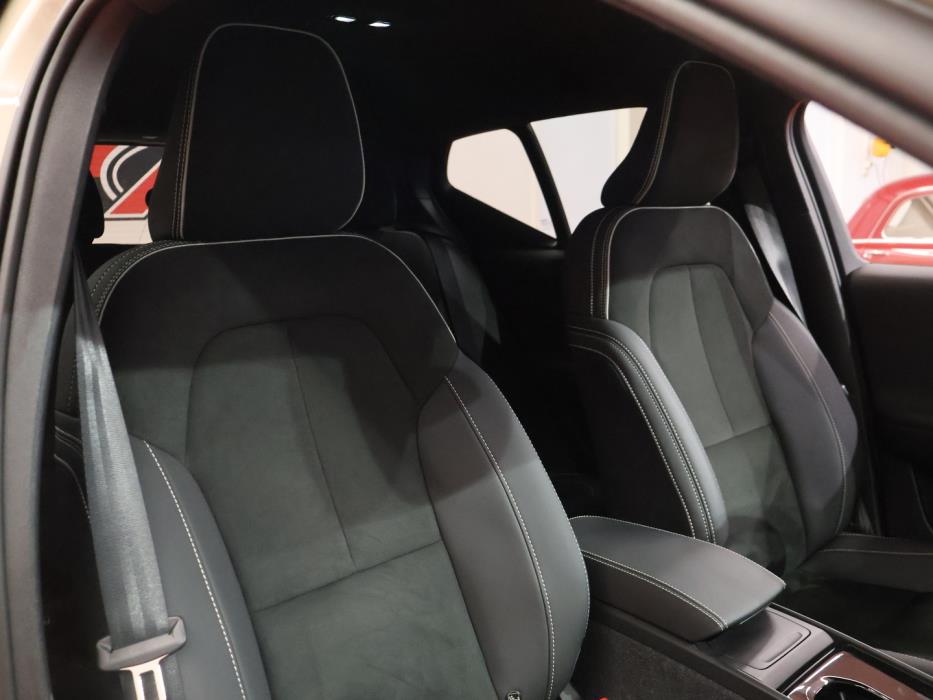 VOLVO EX40 2024