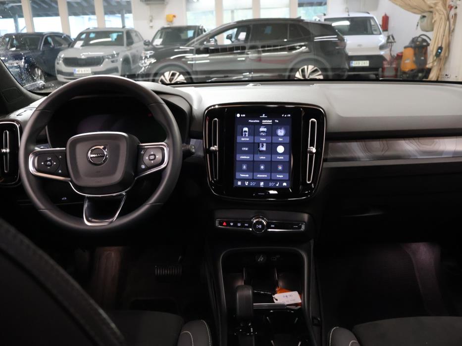 VOLVO EX40 2024