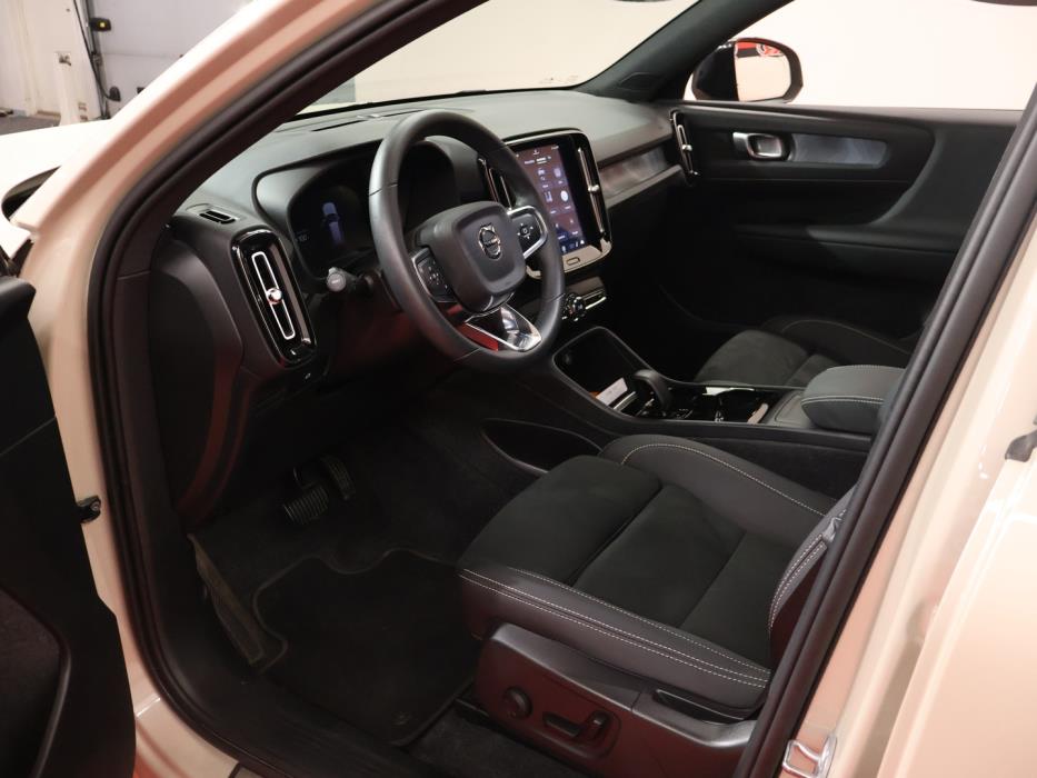 VOLVO EX40 2024
