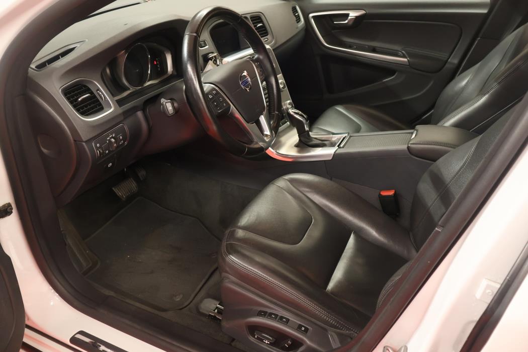 VOLVO V60 Cross Country 2016