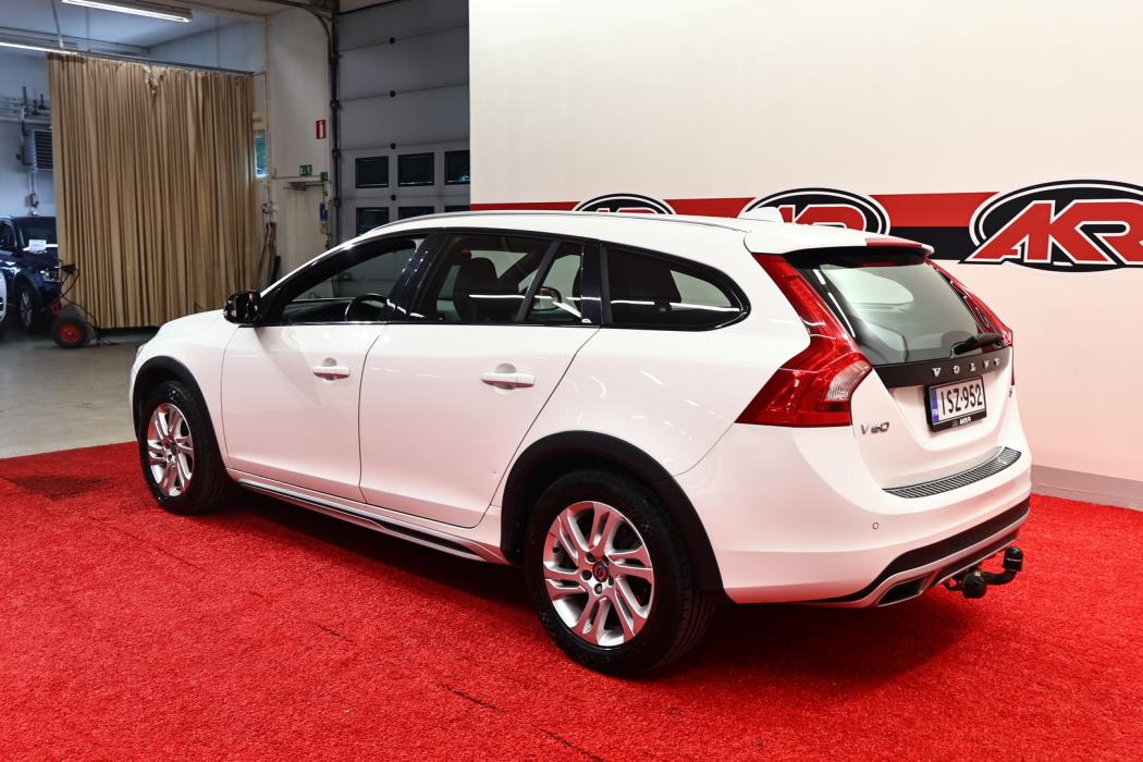 VOLVO V60 Cross Country 2016