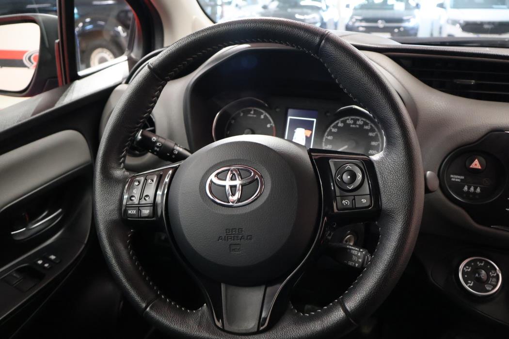TOYOTA Yaris 2019