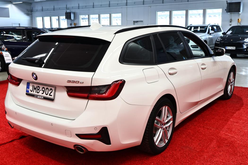 BMW 330 2021