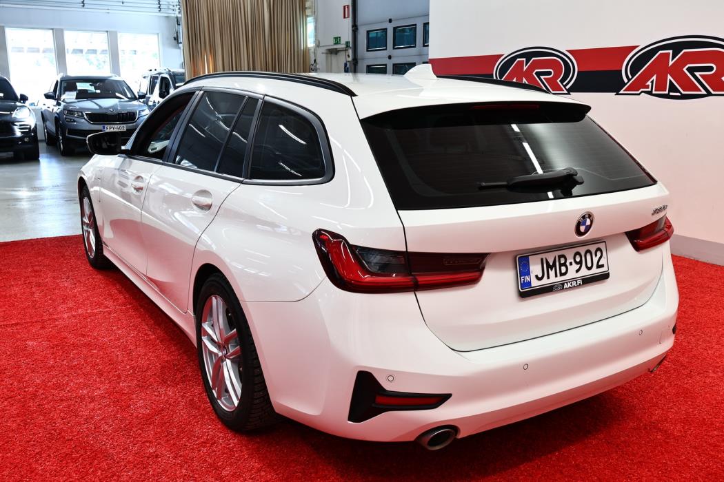 BMW 330 2021