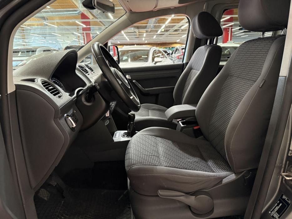 VOLKSWAGEN Caddy Maxi 2012