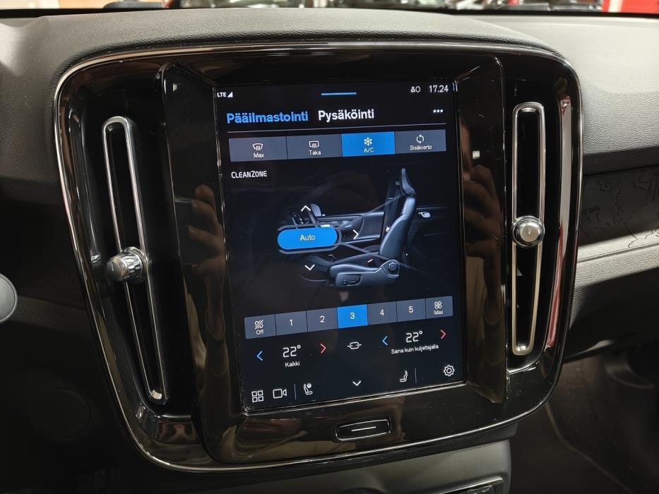 VOLVO C40 2023