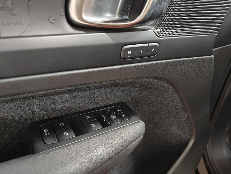VOLVO C40 2023