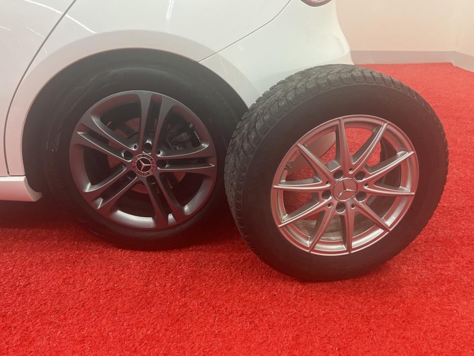 MERCEDES-BENZ A 2020