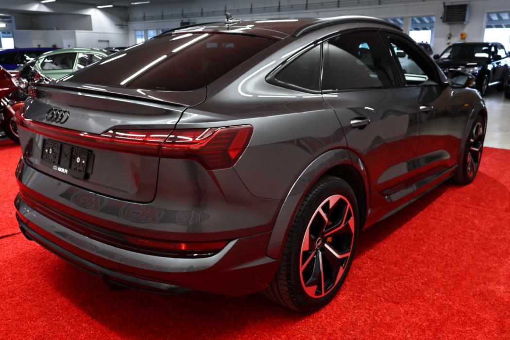 AUDI E-TRON 2022