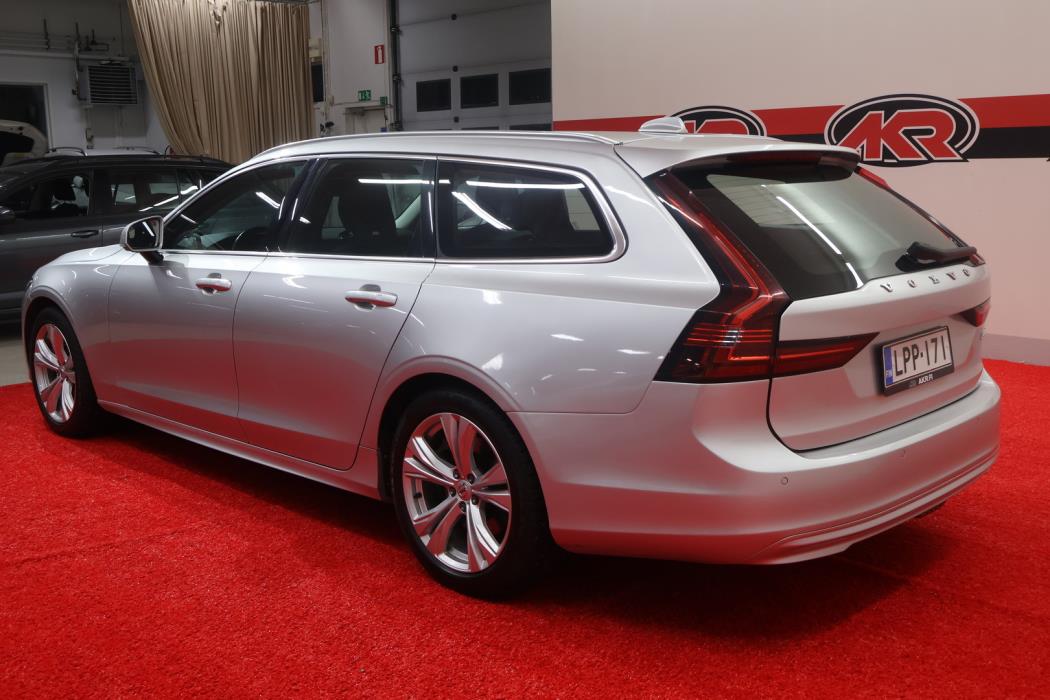 VOLVO V90 2021