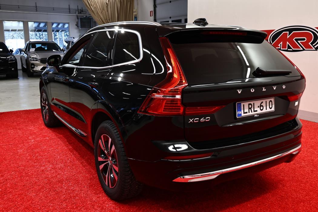 VOLVO XC60 2023