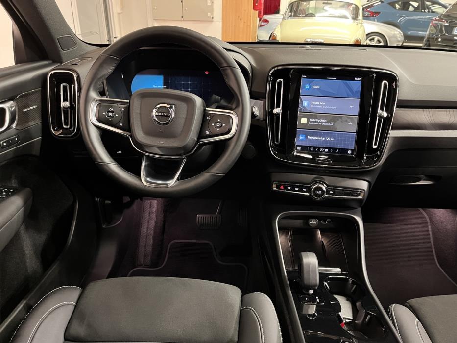 VOLVO XC40 2023