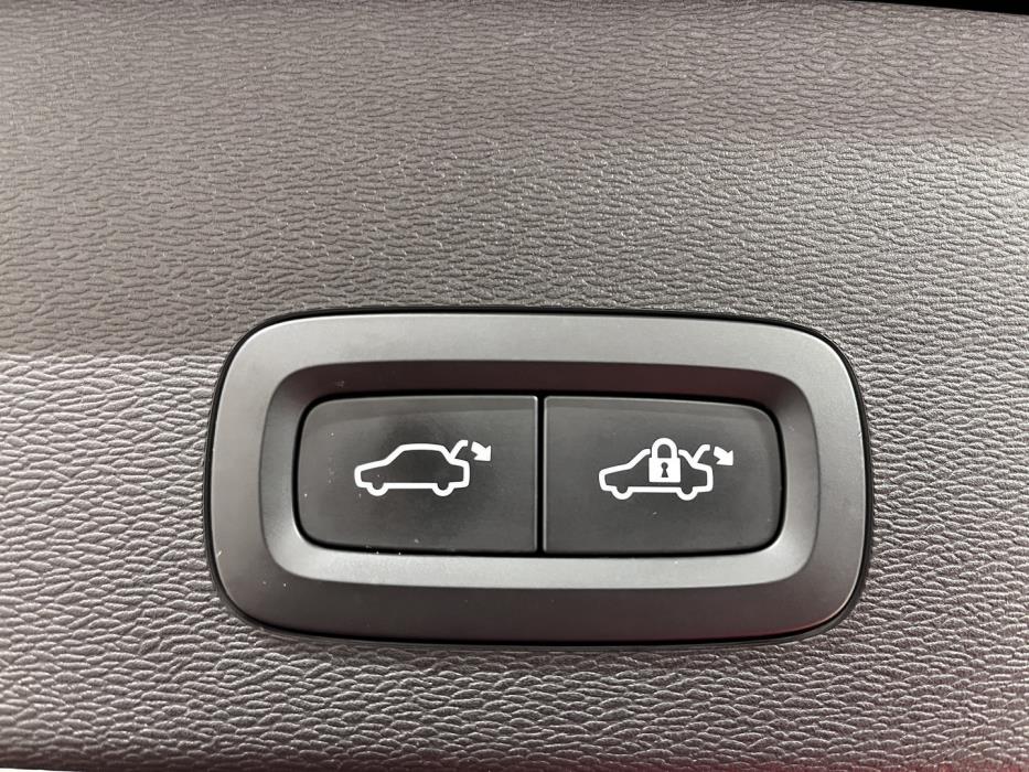VOLVO C40 2023