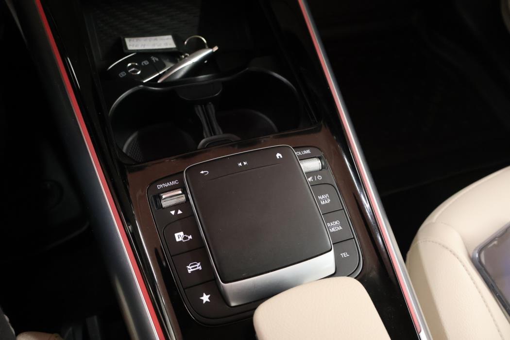 MERCEDES-BENZ EQA 2021