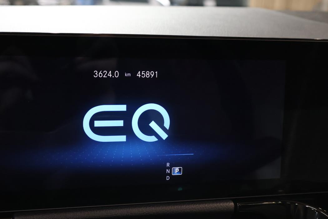 MERCEDES-BENZ EQA 2021