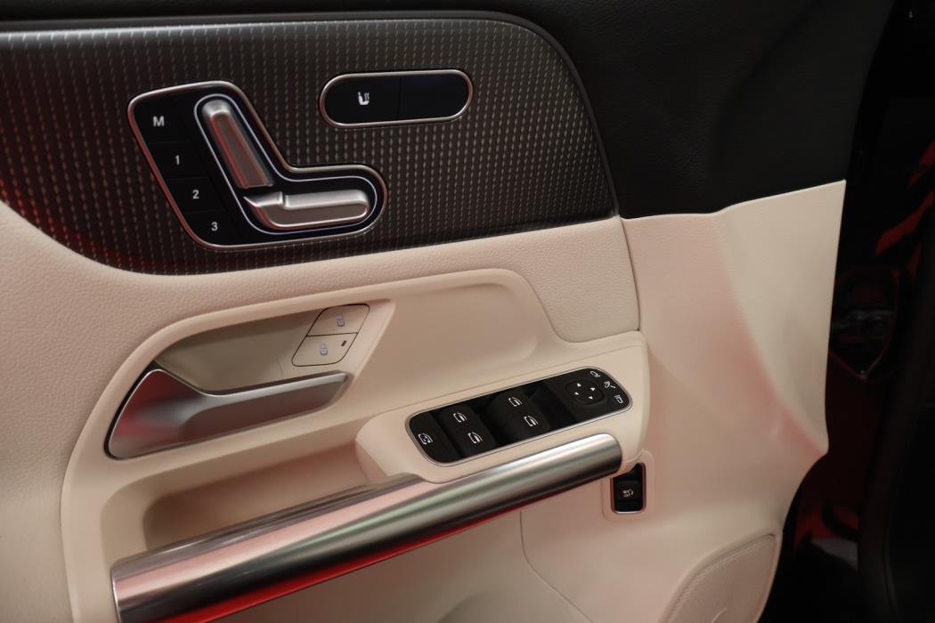 MERCEDES-BENZ EQA 2021