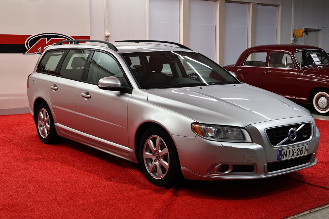 VOLVO V70 2013