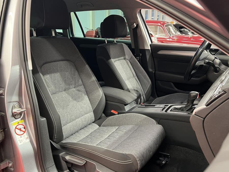 VOLKSWAGEN Passat 2023