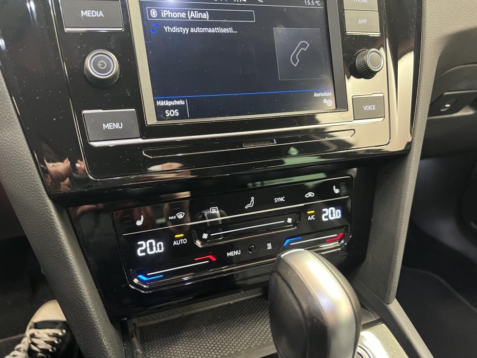 VOLKSWAGEN Passat 2023