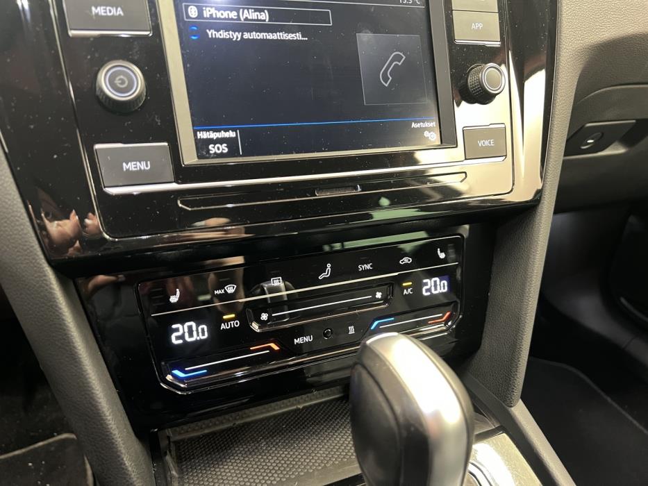 VOLKSWAGEN Passat 2023