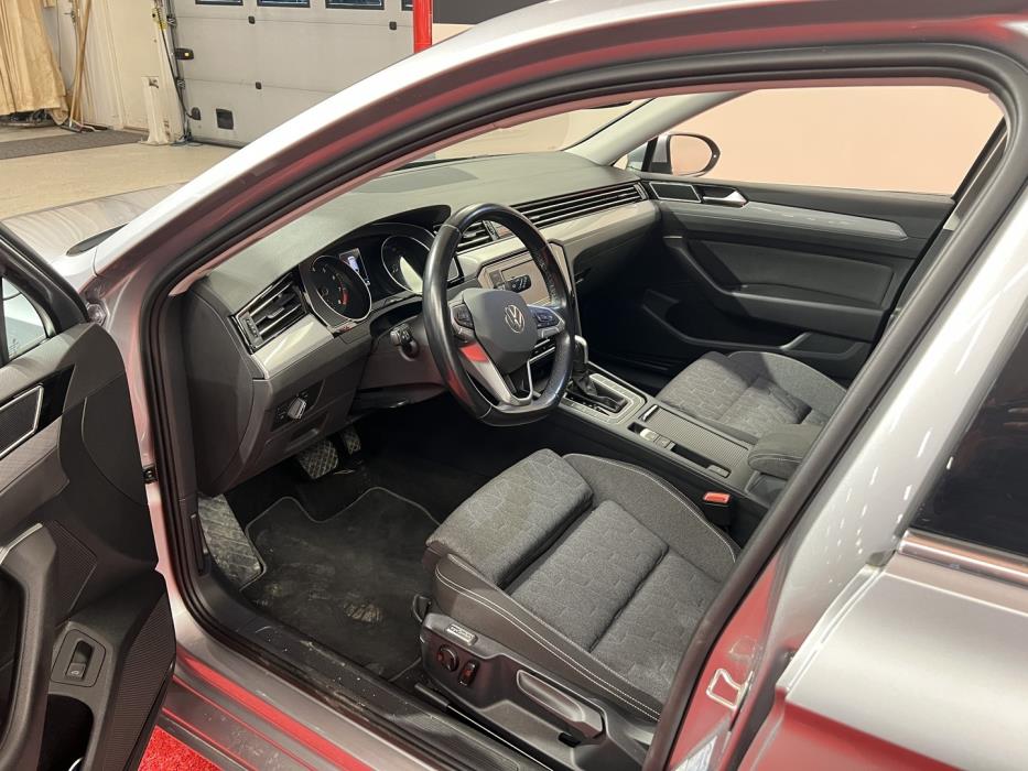 VOLKSWAGEN Passat 2023