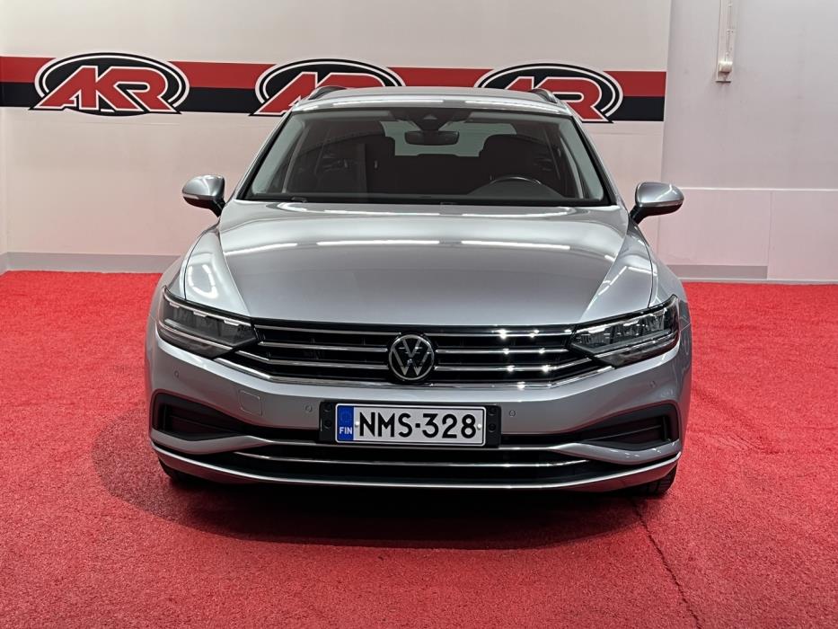 VOLKSWAGEN Passat 2023