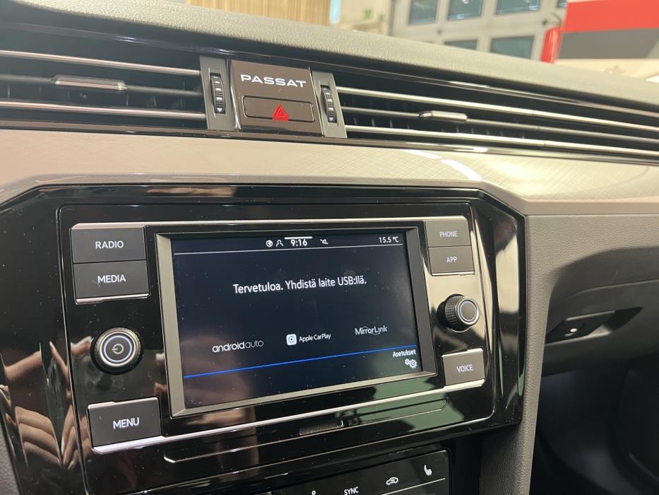 VOLKSWAGEN Passat 2023