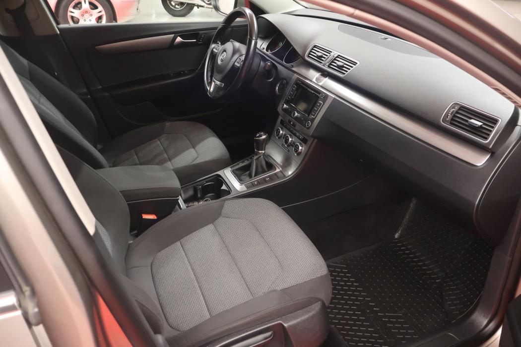 VOLKSWAGEN Passat 2014