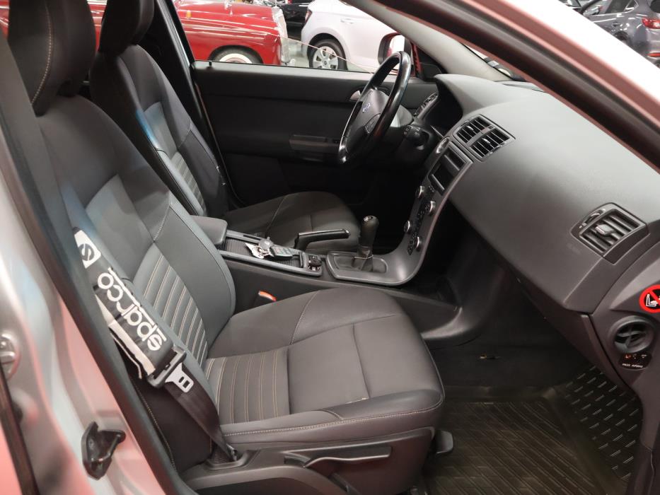 VOLVO V50 2010