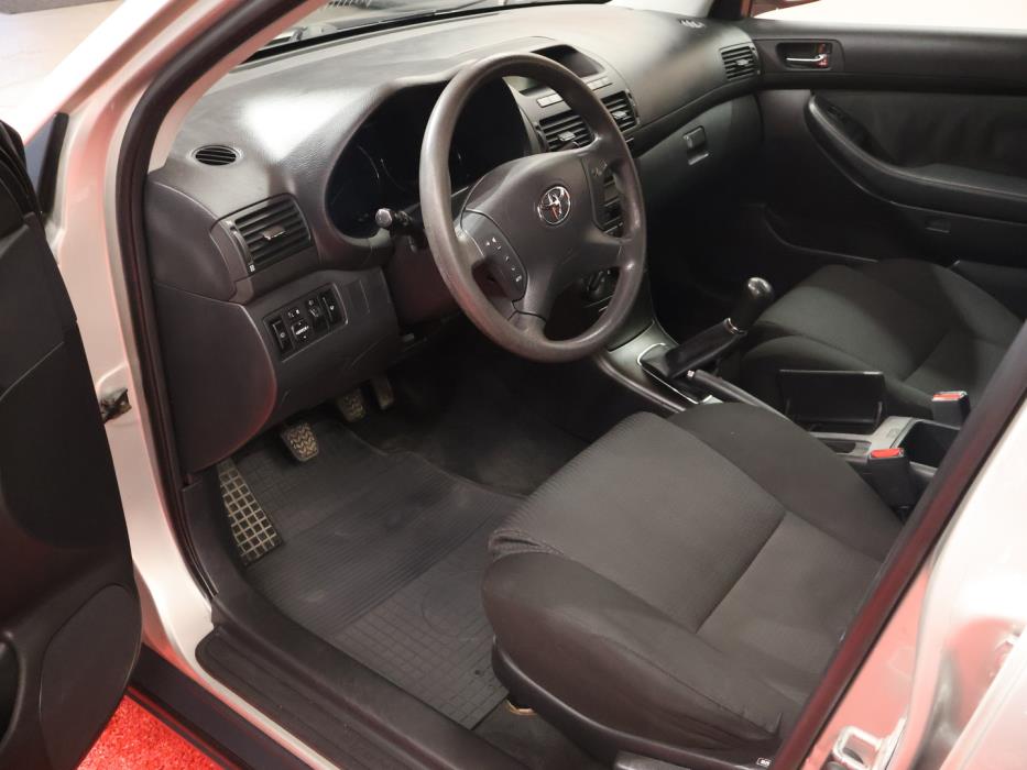 TOYOTA Avensis 2004