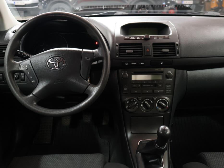 TOYOTA Avensis 2004