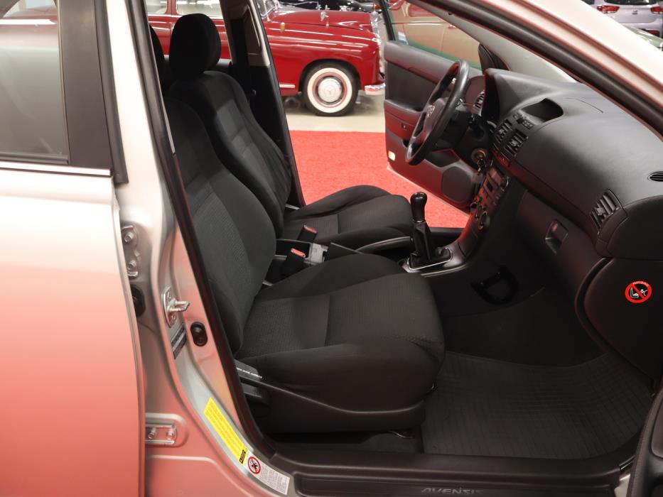 TOYOTA Avensis 2004