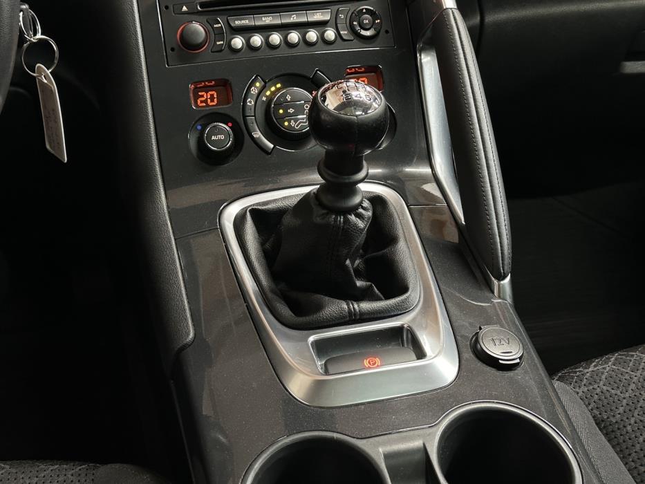 PEUGEOT 3008 2016