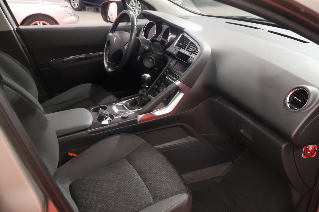 PEUGEOT 3008 2016