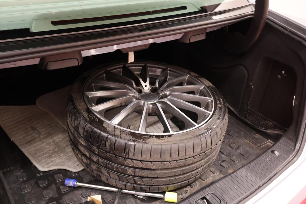 MERCEDES-BENZ E 2013