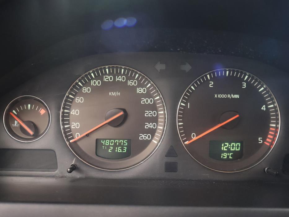 VOLVO XC90 2003