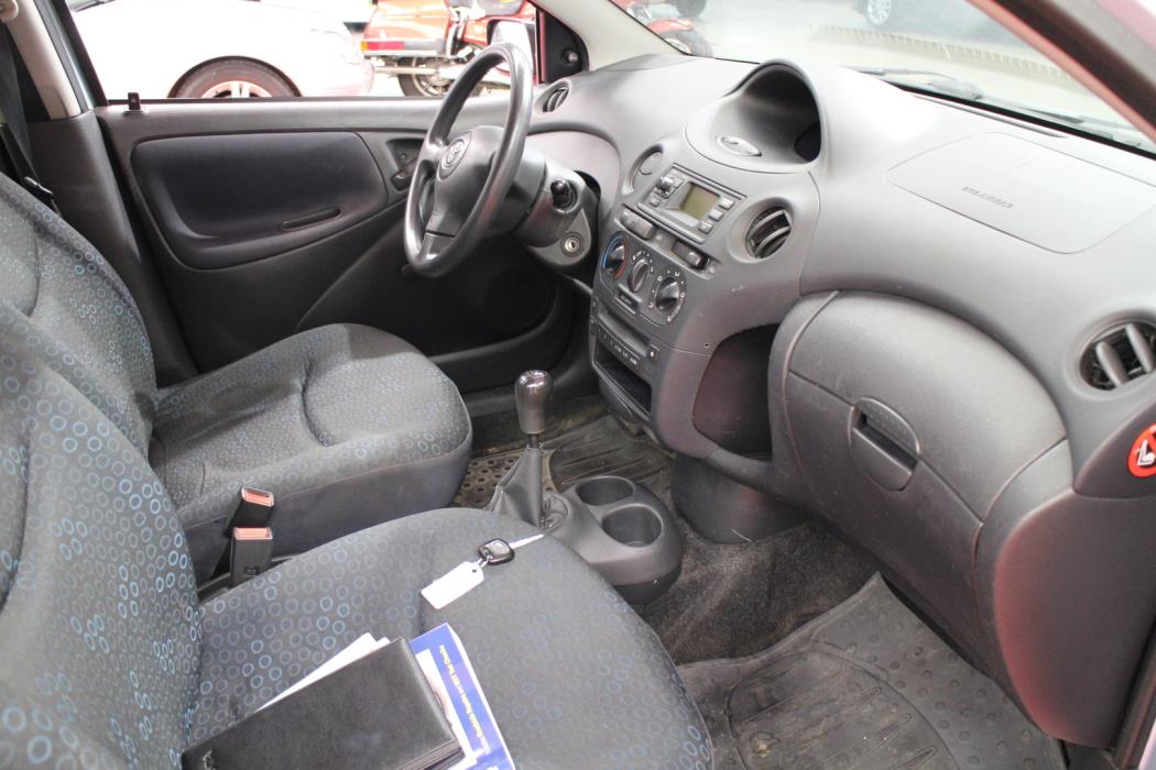 TOYOTA Yaris 2005