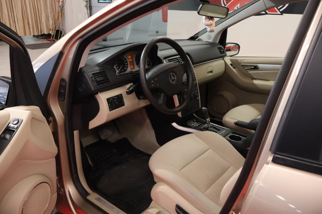 MERCEDES-BENZ B 2005