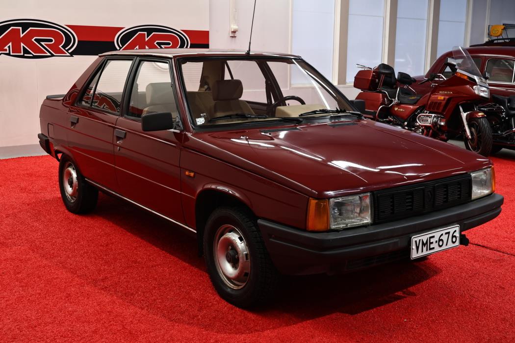 RENAULT 9 1982